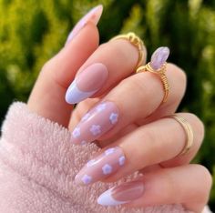 Cute And Easy Nail Art Designs, Nail Acrylics Ideas, Lilac Holiday Nails, Nail For School Natural, Nail Art Acrylic Designs, Flower Nail Designs Purple, Lilac Wedding Nails For Bride, Nail Aesthetic Simple, Nail Inspiration Flower