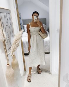 Dress With Birkenstocks, Birkenstock Outfit Women, White Sundress Outfit, 2023 Clothes, Outfit Inspiration Women, Elegant Outfit Classy