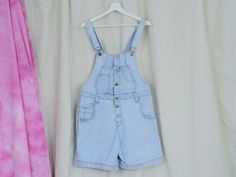 "AUNT GERTRUDE PRESENTS - vintage 90's blue denim overalls - brand: Joy - 5 pockets - materials: 100% cotton CONDITION (1-10 ❶❷❸❹❺❻❼❽❾ Great vintage condition. SIZE/MEASUREMENTS size from label: L bust: open waist: 34 inches (86 cm) hips: 45 inches (114 cm) The model is 5'9\" (174 cm), measures 35-27-38 (90-69-96 cm) and wears size M" Polka Dot Shorts, Acid Wash Denim, Jeans Button, Overalls Women, Denim Overalls, Blue Denim Jeans, Dungarees, Denim Coat, Summer Shorts