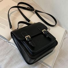 Cyflymder Elegant Female Solid color Tote bag New High quality PU Leat – cyflymder Handbag Vintage, Womens Designer Handbags, Women Leather Backpack, Female Girl, Pretty Bags, Designer Handbag, Mode Inspo, Shoulder Messenger Bag, Designer Backpacks