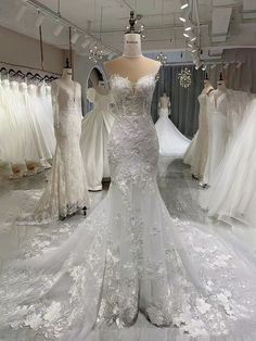 Ivory Wedding Dress Styles Chart, Hawaiian Wedding Dress, Mermaid Bride Dresses, Pnina Tornai Wedding Dress, Strapless Lace Wedding Dress, Wedding Dress With Train, Long Wedding Dress, Big Wedding Dresses, Feminine Wedding