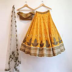 •Pinterest : @vandanabadlani• Indian wedding ideas and inspiration, lehenga, suits, traditional, ceremony, jewellery indian, india, style designer, authentic, head gear, maang tikka, Bollywood, lights, modern wedding dress code dresses Shaadi bride groom dulha dulhan goals fusion candid makeup engagement sagai sagan roka sabyasachi anita dongre Anita Dongre, Aline Wedding Dress, Indian Look, Genius Ideas, Bridal Outfit, Heart Pocket, Party Wear Lehenga, Lehenga Designs