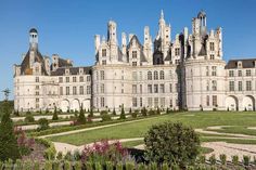 ei e sua familia Classical Facade, Castle Exterior, Royal Castle, Castle Aesthetic, Royal Castles, Royal Aesthetic, Castle House, Chateau France