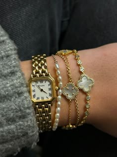 Old Money Aesthetic Watches Women, Classic Gold Watch, Gold Watch Jewelry, Watch Jewelry Stack, Gold Jewels Aesthetic, Watches Aesthetic Woman, Vintage Gold Watch Aesthetic, Gold Jewelry Old Money