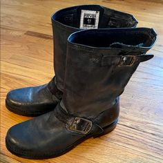 Never Worn Frye Veronica Boots In Antiqued Black Leather. Size 6 Frye Veronica Combat Boots Outfit, Vintage Frye Campus Boots, Frye Combat Boots, Frye Biker Boots, Frye Veronica Boots, Frye Veronica, Frye Boots, Moto Boots, Black Leather