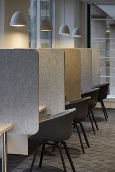 a row of chairs sitting next to each other on top of a carpeted floor