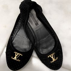 Authentic Louis Vuitton Black Suede Leather Driver Loafers Sz 38. Used In Good Condition. Lv Hardware Has Scratches From Normal Use. No Box No Dust Bag. Authentic Louis Vuitton, Black Suede, Loafer Flats, Flat Shoes Women, Suede Leather, Dust Bag, Loafers, Louis Vuitton, Women Shoes