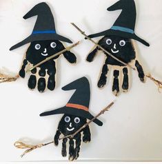 Halloween Kunst, October Crafts, Toddler Arts And Crafts, Halloween Preschool, Easy Halloween Crafts