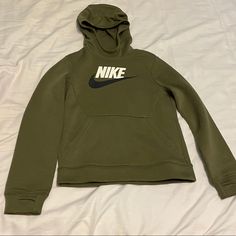 Brand New. Never Worn. Facebook Marketplace, Nike Green, Nike Hoodie, Thrift Shopping, Kids Nike, Nike Shirts, New Items, Kids Shirts, Shirts Tops