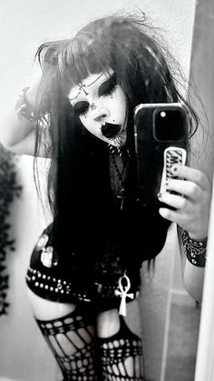 Thick Emo Goth, Black Trad Goth, Red Hair Icon, Trad Goth Makeup, Goth Core