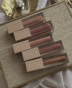 Maybelline Lifter Gloss, Maybelline Lifter, Lifter Gloss, Makeup Supplies, Hydrating Lip Gloss, Smink Inspiration, Basic Makeup, Makeup Aesthetic, Make Up Inspo