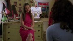 Lorelai Gilmore House, Gilmore Fashion, Gilmore Girls Season 1, Rory Gilmore Outfits, Girls Tv Show, Gilmore Outfits