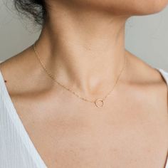 Everyday Gold Necklace, Dainty Jewelry Necklace, Simple Necklace Everyday, Necklace Minimalist Jewelry, Dainty Initial Necklace, Gold Circle Necklace, Pretty Jewelry Necklaces, Circle Bracelet, Detailed Necklace