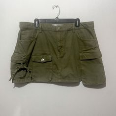 Brand Bershka Size 12 Condition Nwot Measurements Approx Flat: Waist 19”, Length 14 1/2” Color Army Green Kharki Cargo Skirt, 2 Colours, Army Green, Size 12, Mini Skirts, Green, Women Shopping, Color