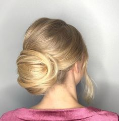 Holiday hair by @hairbynicolekass using Elixir Ultime Hair Oil Types Of Hair Styles, Chignon Wedding, All Types Of Hair, Curly Bun Hairstyles, Peinados Hair Styles, Braided Updo Wedding, Hair Styling Products, Short Hair Black, Beauty Hairstyles