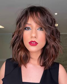 Bob Lung, Medium Length Hair With Bangs, Layered Haircuts With Bangs, Nails Medium Length, Medium Layered Haircuts, Hairstyles For Prom, Bangs With Medium Hair, Shoulder Length Hair Cuts, Athletic Hairstyles