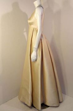 For Sale on 1stDibs - This a lovely elegant vintage gown from famed fashion designer Helen Rose most recognised for her Costume Design work with with Grace Kelly in her numerous Empire Ball Gown, Travis Banton, Gilbert Adrian, Helen Rose, Fashion 1950, Rose Gown, Vintage Evening Gowns, Edith Head, 1960s Dresses