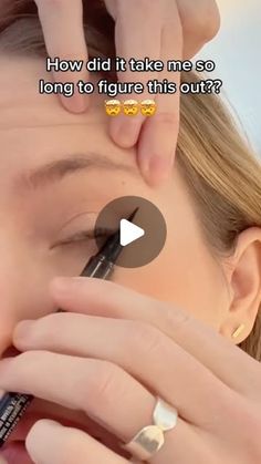 Easy Winged Eyeliner, Am I Crazy, Winged Eyeliner Tutorial, Winged Girl, Fox Crafts, Eyebrow Makeup Tips, Eye Liner Tricks, A Wing, Makeup Tricks