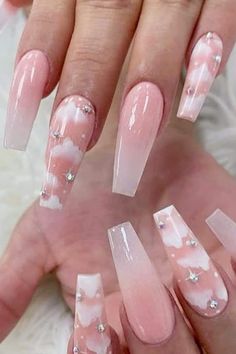 A captivating hand adorned with delicate pale pink nails, evoking a sense of enchantment and fairy-tale elegance while highlighting the sophistication and class that this irresistible color brings to every occasion. Unghie Sfumate, Fake Nails Long, Fake Nails With Glue, Coffin Nails Long, Ballerina Nails, Her Nails, Clouds Design, Stick On Nails, Artificial Nails