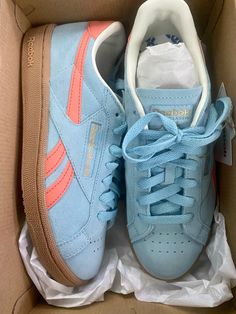 Pink Reebok Shoes, Reebok Outfit, Reebok Shoes Women, Pink Reebok, Sneakers Reebok, Coral And Blue, Pretty Sneakers, New Babies, Reebok Club C