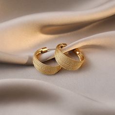 Wire Gold Hoop Earrings | Chunky Gold Hoop Earrings with Sterling Silver Pins Chunky Gold Hoop Earrings, Small Gold Hoop Earrings, Small Gold Hoops, Chunky Hoop Earrings, Luxury Earrings, Small Earrings, Ear Jewelry, Gold Hoop, Gold Hoop Earrings