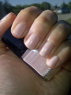 Light Nail Polish, Chanel Ballerina, Caviar Nails, Nail Polish Hacks, Real Nails, Natural Nail Polish, Finger Paint