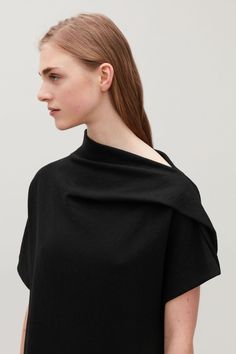 Draped Fashion, Fashion Terminology, Minimal Dress, Draping Fashion, Petite Fashion Tips, Black Xs, Jersey Top, Petite Fashion, Jersey Dress