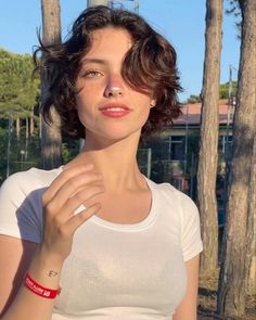 Short Hair Asian Women, Short Hair Asian, Rachel Weiss, Feminine Short Hair, Haircut For Big Forehead, Short Hair Inspiration, Hair Asian, Trendy Short Hairstyles, Hair Curling Tips