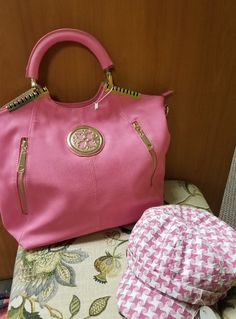 Ladies Fashion Pink Handbag With Gold Hardware Pink Large Capacity Handheld Satchel, Pink Top Handle Satchel With Large Capacity, Pink Handheld Satchel With Large Capacity, Pink Top Handle Bag For Errands, Large Capacity Pink Hobo Bag For Travel, Pink Top Handle Bags For Shopping, Pink Handheld Shoulder Bag With Zipper, Pink Handheld Shoulder Bag With Zipper Closure, Pink Large Capacity Handheld Shoulder Bag