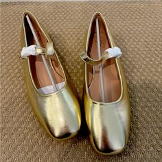 Size 8.5, Never Worn! Gold Flat Heel Heels For Fall, Casual Gold Low Heel Shoes, Casual Gold Heels With Round Toe, Gold Ankle Strap Flats, Mary Jane Ballet Flats, Flat Color, Ballet Flat, Flat Shoes Women, Ballet Flats