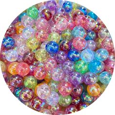 many different colored beads in a circle