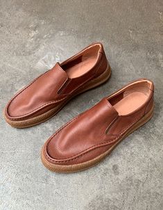 Features: 
 Item Type: Men'sLoafers 
 Gender: Male 
 Main Material: Cowhide 
 Sole:Rubber 
 Process: Handmade 
 Heel Type: Flat 
 Heel Height: Low (1-3 cm) 
 Season: Fall/ Spring 
 Closure Type:Slip-on 
 Color: Black, Brown 
 Size:38-44 Platform Boots Chunky, Comfortable Loafers, Sport Shoes Men, Buckle Ankle Boots, Chunky Heels Boots, Men's Loafers, Chunky Heels Sandals, Fur Boots, Winter Boots Women