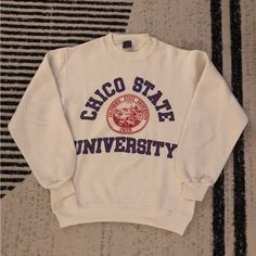 Vintage 90s Chico State University College Sweater Vintage School Sweatshirts, Retro College Shirts, Vintage College Apparel, College Sweatshirt Design, Vintage College Hoodie, College Merch Ideas, College Tshirt Designs, Grad Hoodies, Vintage College Shirts