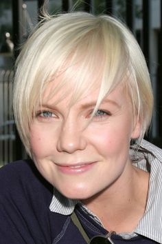 Laura Harris short hair - Google Search Laura Harris, Google Search