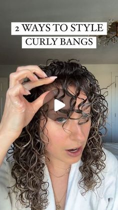 Bangs Short To Long, Collar Bone Length Curly Hair Natural, 2c Curls With Bangs, Short Curly Hair With Straight Bangs, Bangstyle Hair Long Curly, Curly Hair Cuts Round Face, Short Curly Hair With Bangs Hairstyles, Curly Hair Cuts 2c, Styling Curly Bangs