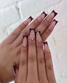 Nail Gems Designs, Popular Nail Ideas, Trendy French Tip Nails, Tip Nails Designs, Brown French Tip, French Tip Nail Designs, Prom 2023, French Tip Acrylic Nails, Girly Acrylic Nails