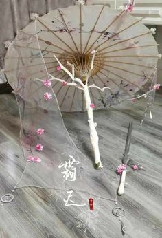 Umbrella Design Ideas, Flower Oc, Japanese Parasol, Cute Umbrellas, Pretty Knives, Fantasy Props, Cool Swords, Magical Jewelry, Kawaii Accessories