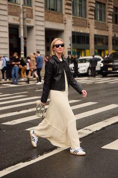 New York Street Style - The Impression New York Fashion Street Style, Dress With Tennis Shoes, New York Fashion Street, Dresses Street Style, Dresses With Tennis Shoes, Street Style Nyc, Fashion Trend Forecast, Milan Street Style