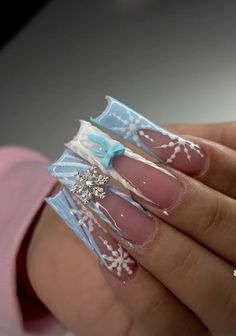 not my work Snowflake Acrylic Nail Designs, Christmas Nails Dramatic, Coffin Nails Designs Christmas, Christmas Theme Acrylic Nails, Christmas Nail Inspo Coffin, Christmas Baddie Nails Acrylic, Christmas Acrylics Square, Winter Junk Nails