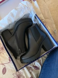 Shoes For Me, Most Comfortable Shoes, Wide Fit Shoes, Winter Outfit Ideas, Style Winter, Women Boots, Trendy Shoes, Coque Iphone, Boots Outfit