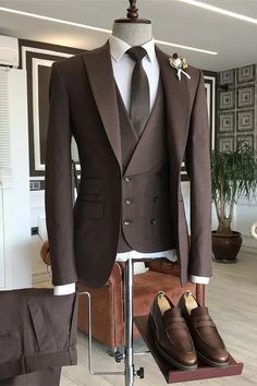 Everley Glamorous Brown Peaked Lapel Three Pieces Business Suits Brown Suits For Men, 3 Piece Suit Men, Suit For Men Wedding, Stylish Mens Suits, Slim Fit Suit Men, Dinner Suit, Classy Suits, Business Suits, Dress Suits For Men