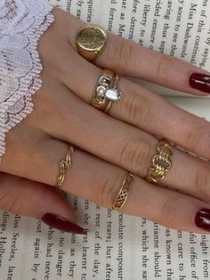 Ring Accessories Aesthetic, Ring Stack Both Hands, Ring Stacks Mixed Metal, Rings Hand Aesthetic, Gold And Silver Jewelry Aesthetic, Ring Stack Mixed Metal, Rings Layout, Gold Jewelry Aesthetic Rings, Jewelery Stacks