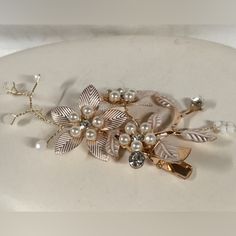 Hir Clip With Rhinestone, Pearl And Gold Leaves With Whitewash. Bridal Or Everyday Accessory Beaded Hair Combs, Vintage Ponytail, Hot Pink Fashion, Blue Hair Accessories, Crochet Hair Clips, Leopard Print Fabric, Feather Hair Clips, Leather Headbands, Blonde Pixie Cuts