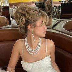 Prom Hairstyle Up, Cute Prom Hair Short, Deb Hair Styles, Hair Up Elegant, Updo Hair Prom, Hairstyle Prom Short Hair, Humid Wedding Hairstyles, Prom Hair White Girl, Prom Hairstyles For Thinner Hair Updo