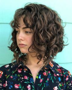 Elegant Rezo Bob Cut Rezo Cut, 3a Curly Hair, Really Curly Hair, Rock Your Hair, Dunner Wordend Haar, Natural Curly Hair Cuts, Different Curls, Large Curls, Curly Hair Photos