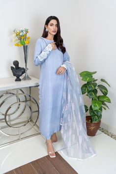 Beautiful Blues: Maxi Dresses Pakistani - Designer Blue Dresses by Shireen Lakdawala | Shireen Lakdawala Kameez Ideas, Dresses Pakistani, Pakistani Designers, Shalwar Kameez, Hand Block Print, A Sea, Cut Work, Shirt And Pants, Pakistani Dresses