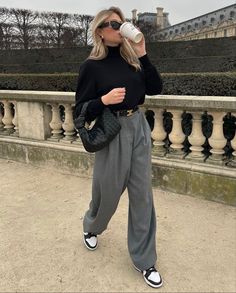 Grey Pants Outfit, Smart Casual Women, Work Fits, Corporate Outfits, Grey Outfit, Looks Street Style, Outfit Trends, 가을 패션