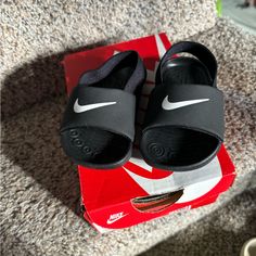 Brand New In The Box Nike Baby Sandals ! Nike Stuff, Nike Sandals, Baby Nike, Nike Slides, Toddler Nikes, Nike Baby, Uniqlo Bags, Pink Running Shoes, Baby Sandals