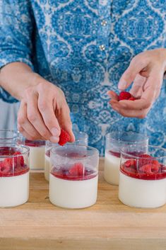 Best Panna Cotta Recipe, Custard Bread Pudding, Puding Roti, Panna Cotta Recipe, Raspberry Coulis, Vanilla Sauce, Berry Sauce, Pink Peppercorn, Berry Compote