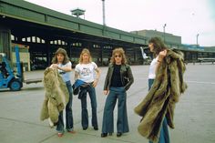 Germany Airport, Olivia Core, Andy Scott, Steve Priest, Brian Connolly, Austin Powers, 70s Outfits, Brian May